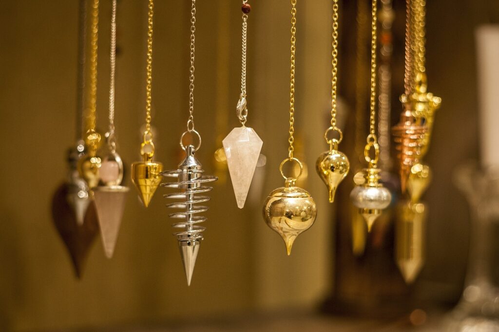 pendule, stones, pendulous